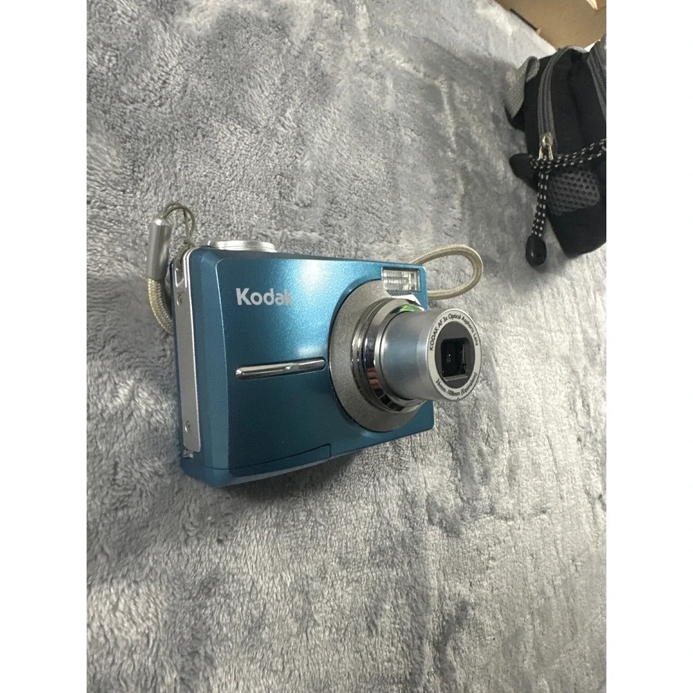 Kodak EasyShare C813 Digital Camera Blue 8.2MP 3x Optical Zoom with Box and Case